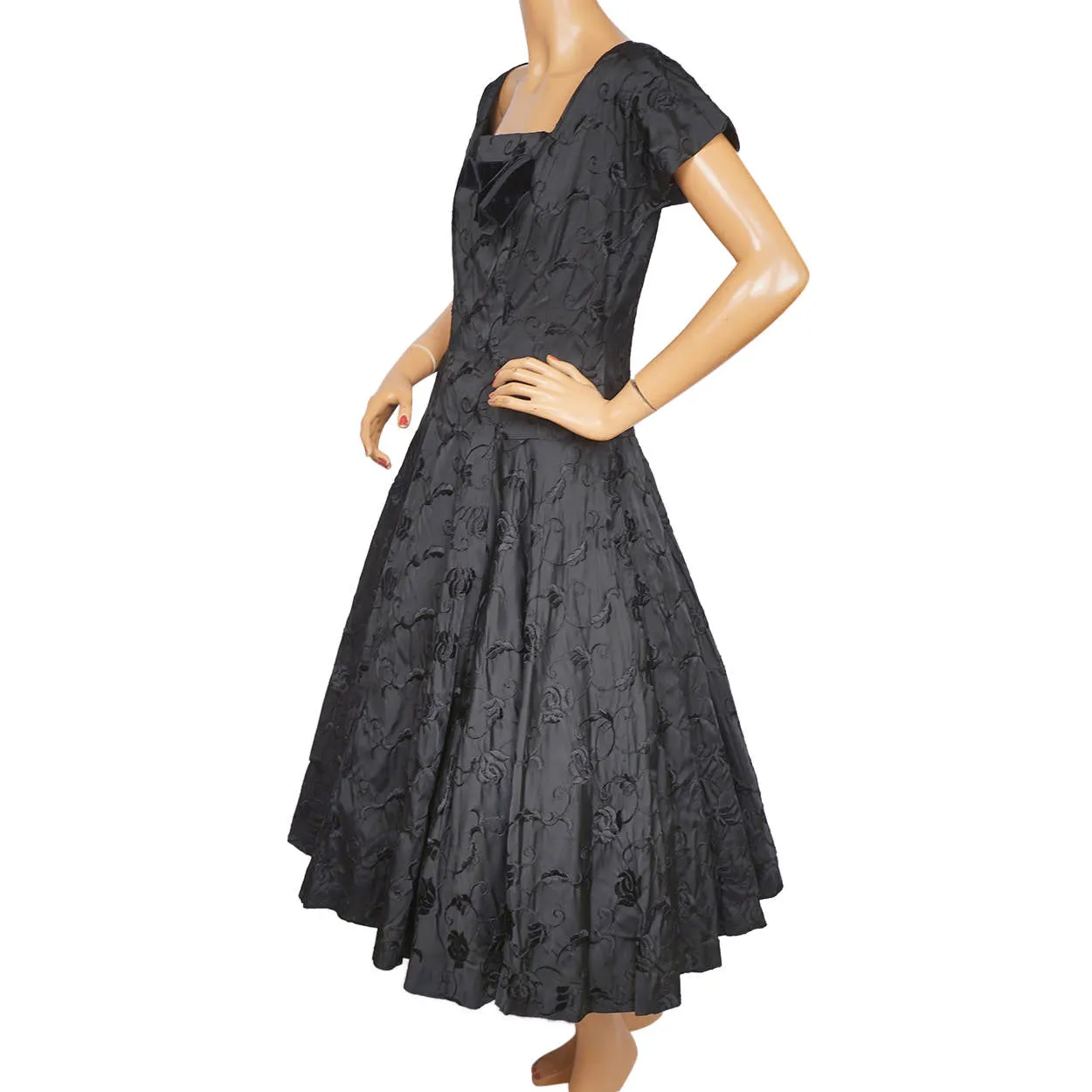 Vintage 50s Dress Floral Embroidered Black Taffeta Sz M