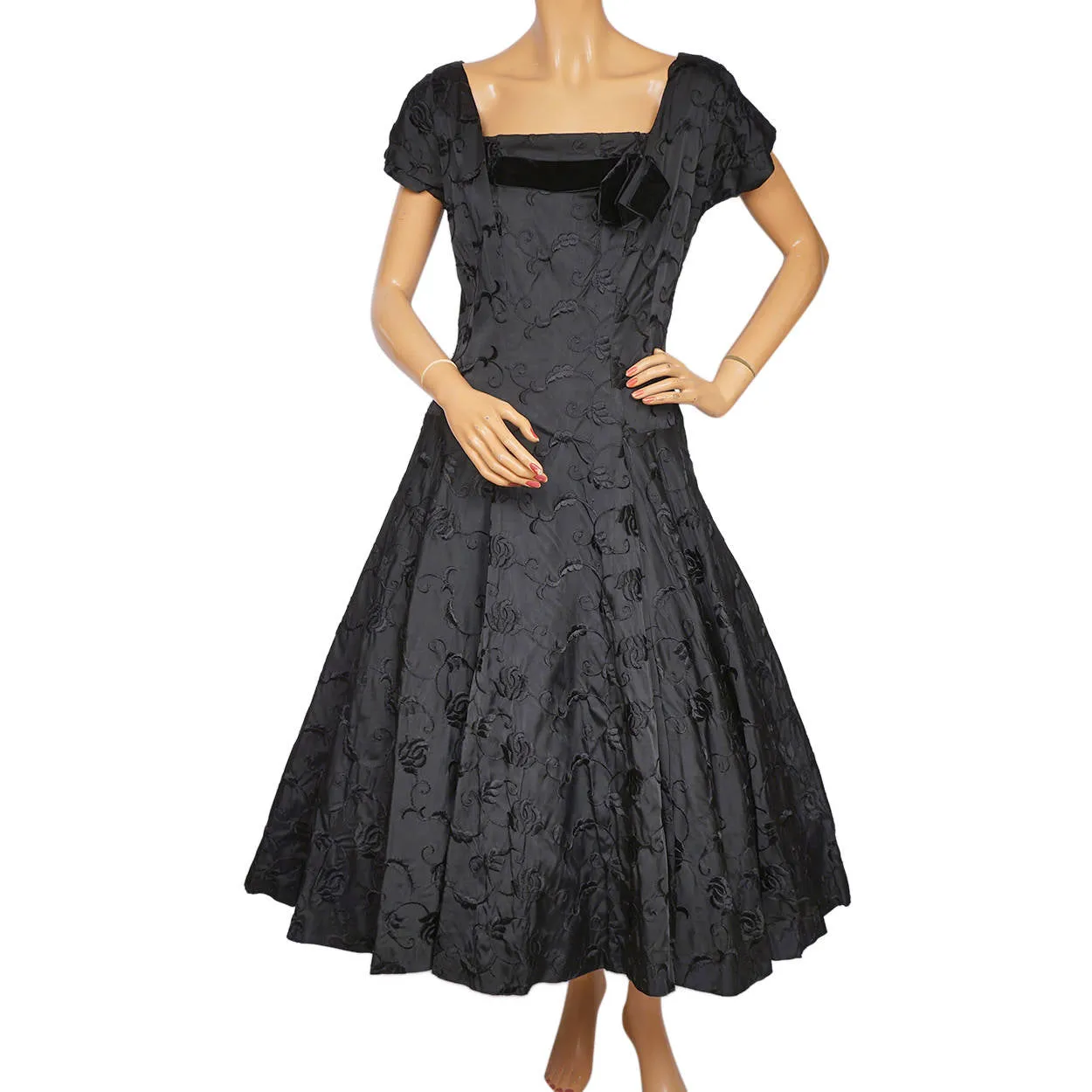 Vintage 50s Dress Floral Embroidered Black Taffeta Sz M